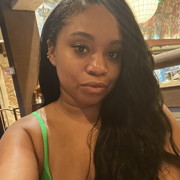 Meet your Posher, Stephanie - Picture 1 of 1